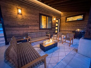 Terrace/patio - New | 5 Min to Glacier | Hot Tub & Fire Pit (Martin City)