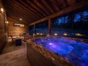 Terrace/patio - New | 5 Min to Glacier | Hot Tub & Fire Pit (Martin City)