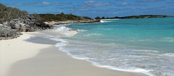 Beautiful 2-bedroom apartment in Tropic of Cancer 100 yards to the Beach
