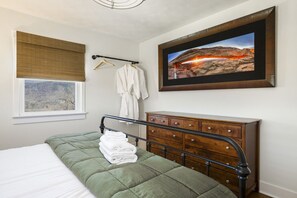 4 bedrooms, WiFi, bed sheets