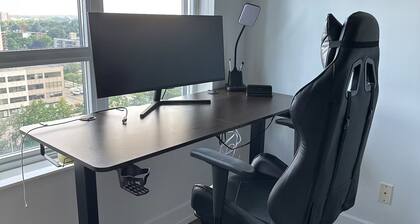 Cozy 1 BDR + den condo in Toronto | 10 mins to Pearson & 20 mins to Downtown