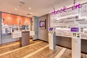 Interior - Premier Inn Plymouth City Centre (Plymouth)