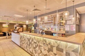 Bar (on property) - Premier Inn Plymouth City Centre (Plymouth)