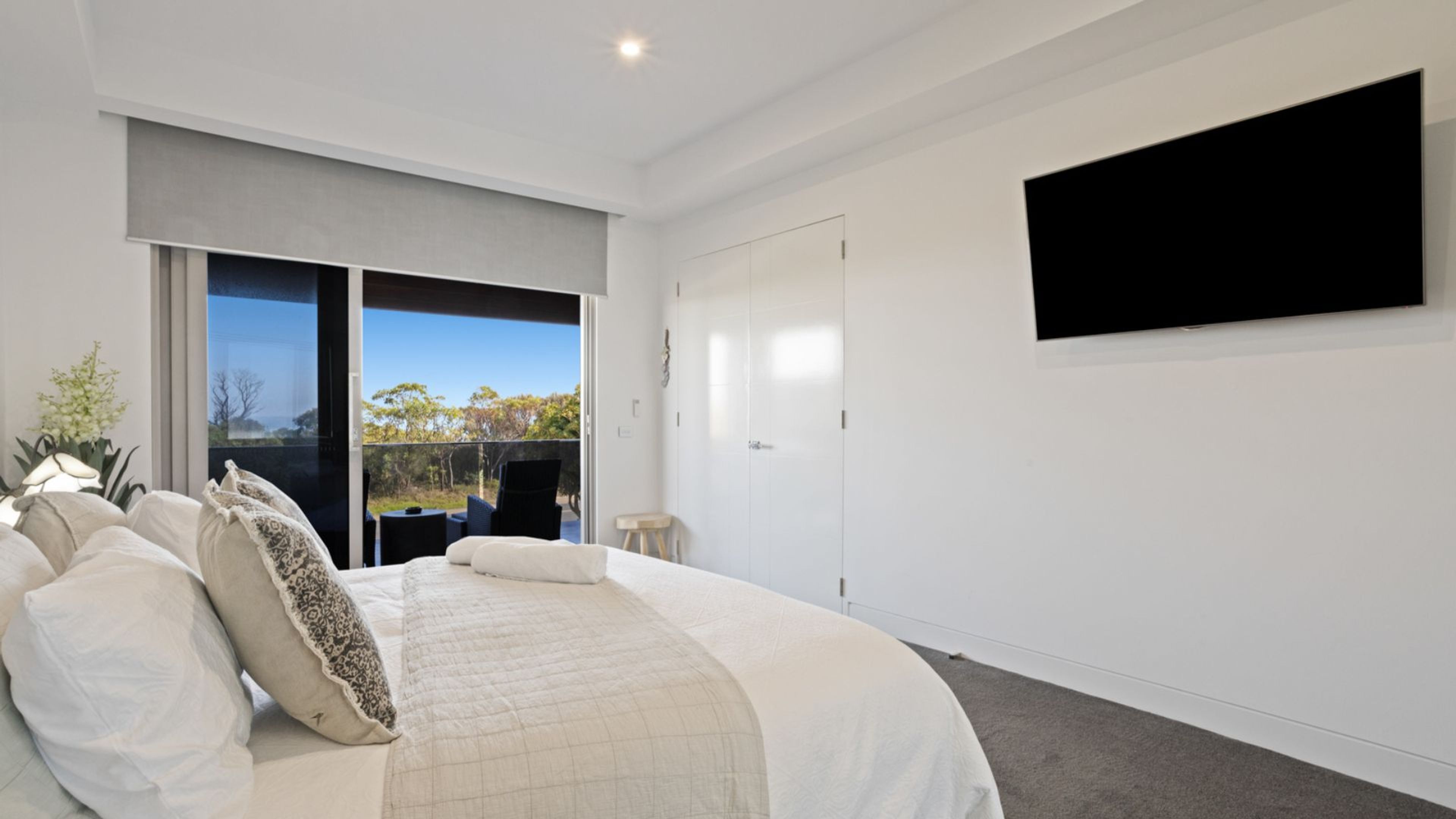 4 bedrooms, iron/ironing board, WiFi