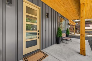 Exterior detail - Nordic Pines-  brand-new- hot tub- pet friendly- sleeps 10- trailer parking (McCall)