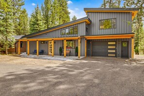 Exterior - Nordic Pines-  brand-new- hot tub- pet friendly- sleeps 10- trailer parking (McCall)