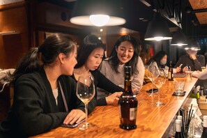 Bar (on property) - Wise Owl Hostels River Tokyo (Tokyo)