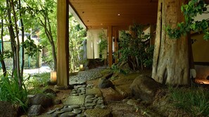 Property grounds - Chikumanoyu Shigenoya (Chikuma)