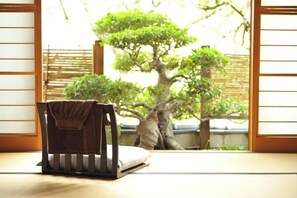 Property grounds - Chikumanoyu Shigenoya (Chikuma)