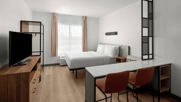 Estudio, 1 cama Queen size (No View) | Ropa de cama hipoalergénica y caja de seguridad en la habitación