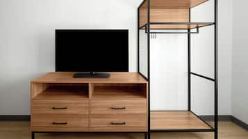 Hypo-allergenic bedding, in-room safe, laptop workspace