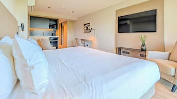 Hypo-allergenic bedding, in-room safe, desk, soundproofing