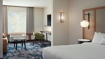 Suite, 1 très grand lit et 1 canapé-lit, vue sur la ville