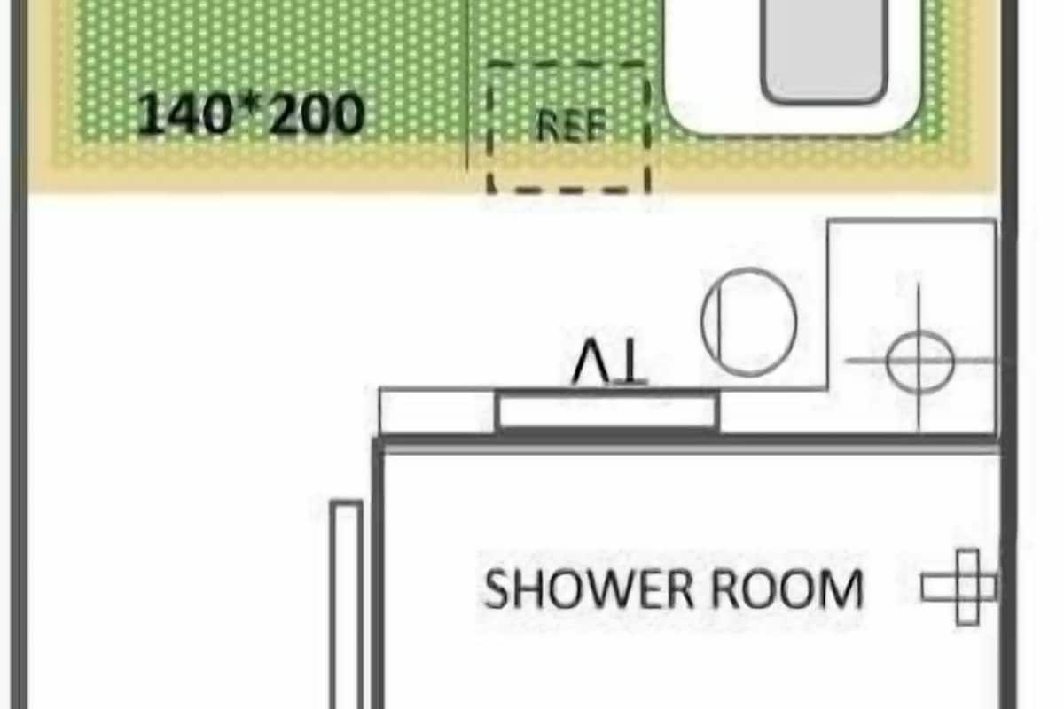 Een plattegrond met een balkon, een badkamer en een oppervlakte van 140x200 gemarkeerd als REF.