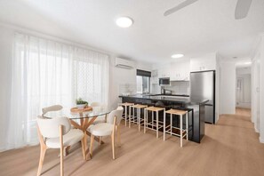 Dining - Beachside Bliss on Sixth Ave (Sunshine Coast)