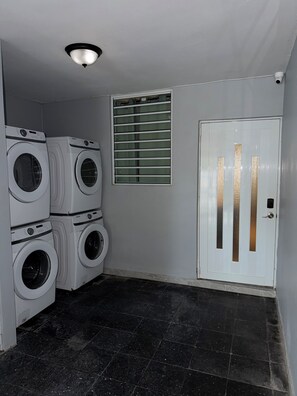 Interior - 2-bedroom apartment in Cataño with AC for relaxing stays (Cataño)