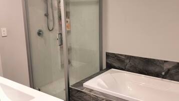 Room, 1 Bedroom, Patio | Bathroom