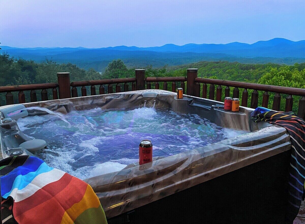 Outdoor spa tub