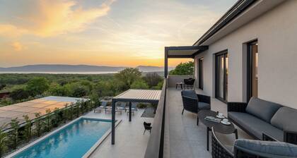Villa Cesarica with heated pool, indoor pool & sauna (Kvarner - Vrh)