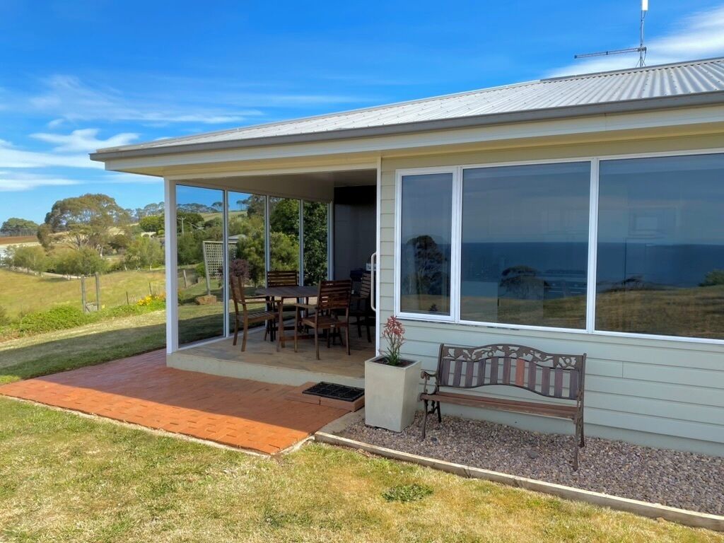 Comfort Cottage, 2 Bedrooms, Sea Facing | Outdoor dining