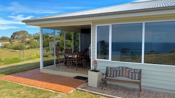 Comfort Cottage, 2 Bedrooms, Sea Facing | Outdoor dining