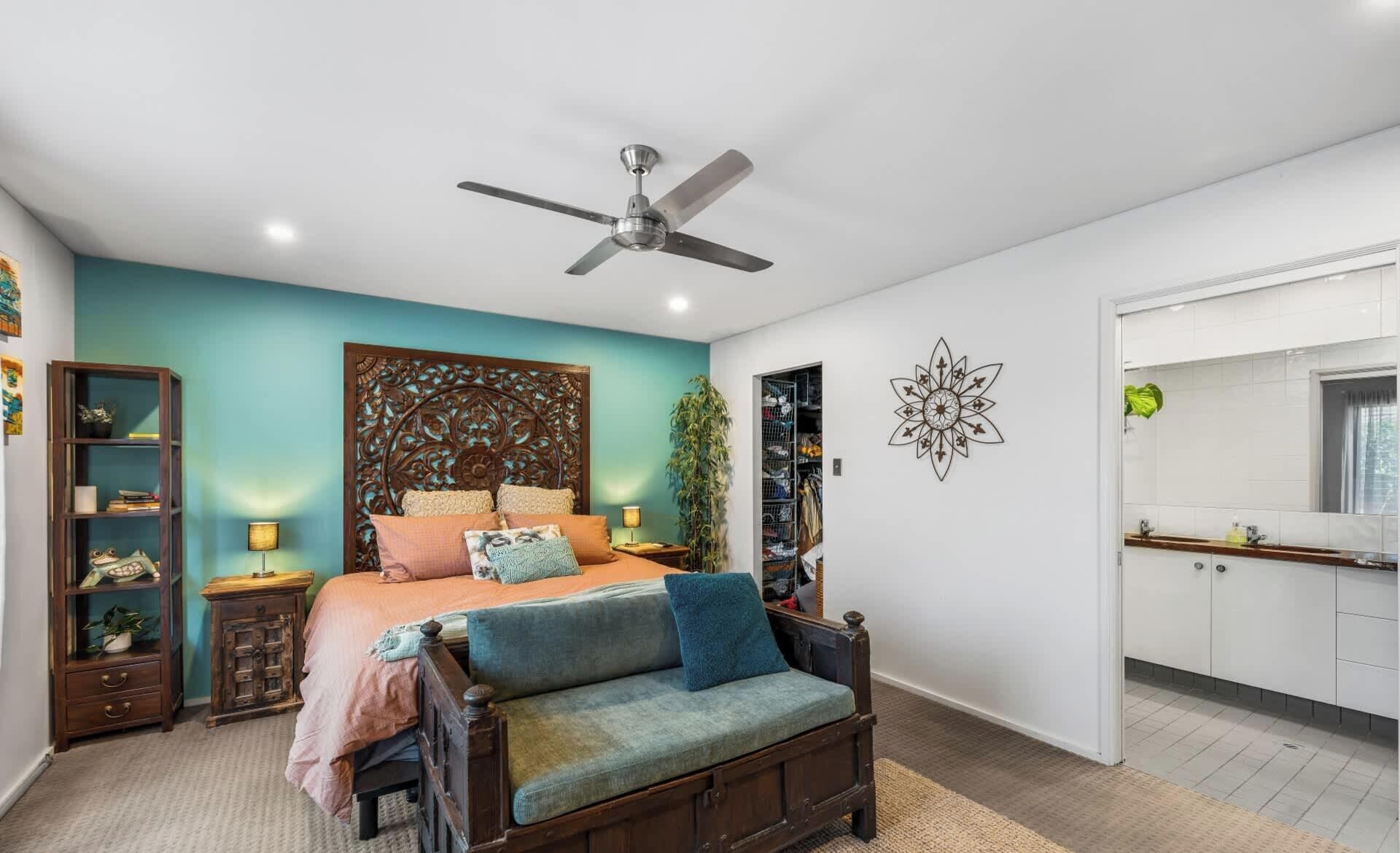 4 bedrooms, desk, iron/ironing board, WiFi