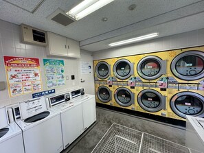 Interior - Petit Hotel Cosmos (Tokyo)
