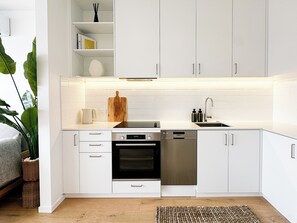 Microwave, oven, stovetop, dishwasher - Matakana Luxury Villa Escape (Matakana)