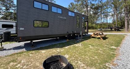Modern Luxury RV Retreat and Patio, minutes from springs and beaches!
