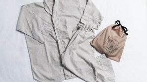 A light-colored, short-sleeved shirt with a drawstring waist and a small pocket on the left side. - Hotel B4T Akabane (Tokyo)