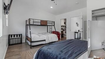 2 bedrooms, WiFi, bed sheets
