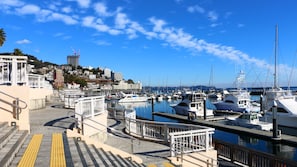 A marina with boats docked, a clear sky, and a cityscape in the background. - Atami Onsen Umibe no Yado Nagahamaen (Atami)