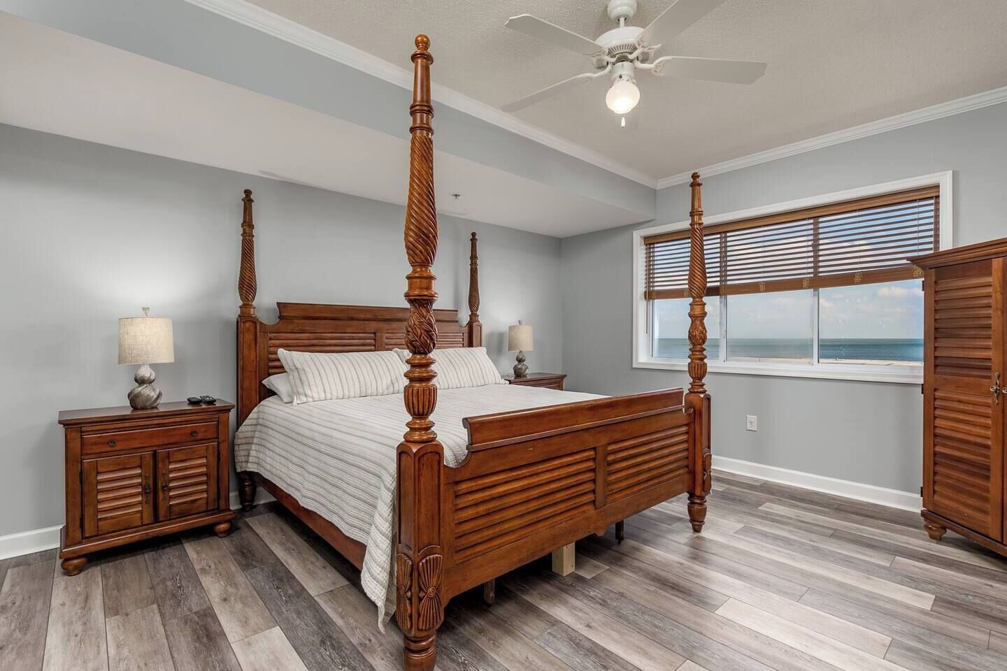 3 habitaciones, tabla de planchar con plancha, wifi y ropa de cama 
