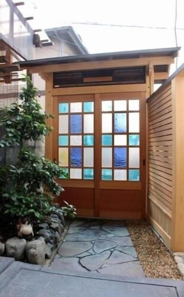 Exterior detail - Jizo House (Kyoto)