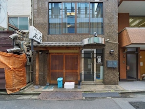Exterior detail - Izayoi Sanso (Kamiichi)
