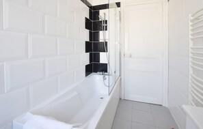 Shower, hair dryer - Amazing home in DEAUVILLE with WiFi (DEAUVILLE)