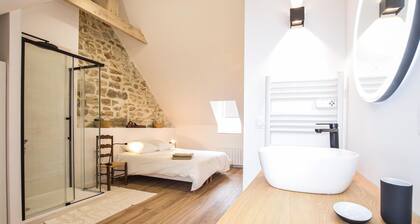 Stunning home in SAINT VAAST LA HOUGUE with WiFi