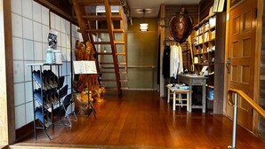 Interior - Nora (Hokuto)