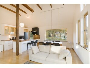 Living area - Hana and Jo (Kutchan)