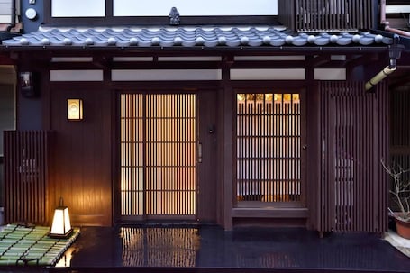 Exterior detail. Kinkaku-ji Machiya Miun