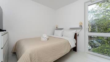 2 bedrooms, iron/ironing board, WiFi, bed sheets