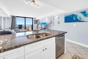 Interior - Gulf Front-Heart of Destin-Lots of Amenities! Sundestin 209 (Destin)