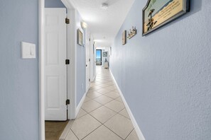 Interior - Gulf Front-Heart of Destin-Lots of Amenities! Sundestin 209 (Destin)