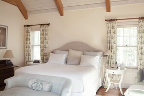 5 bedrooms, iron/ironing board, Internet, bed sheets - Quiet, private East Hampton home with pool close to Round Swamp (East Hampton)