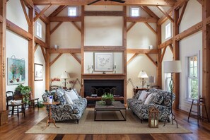 Living area - Quiet, private East Hampton home with pool close to Round Swamp (East Hampton)