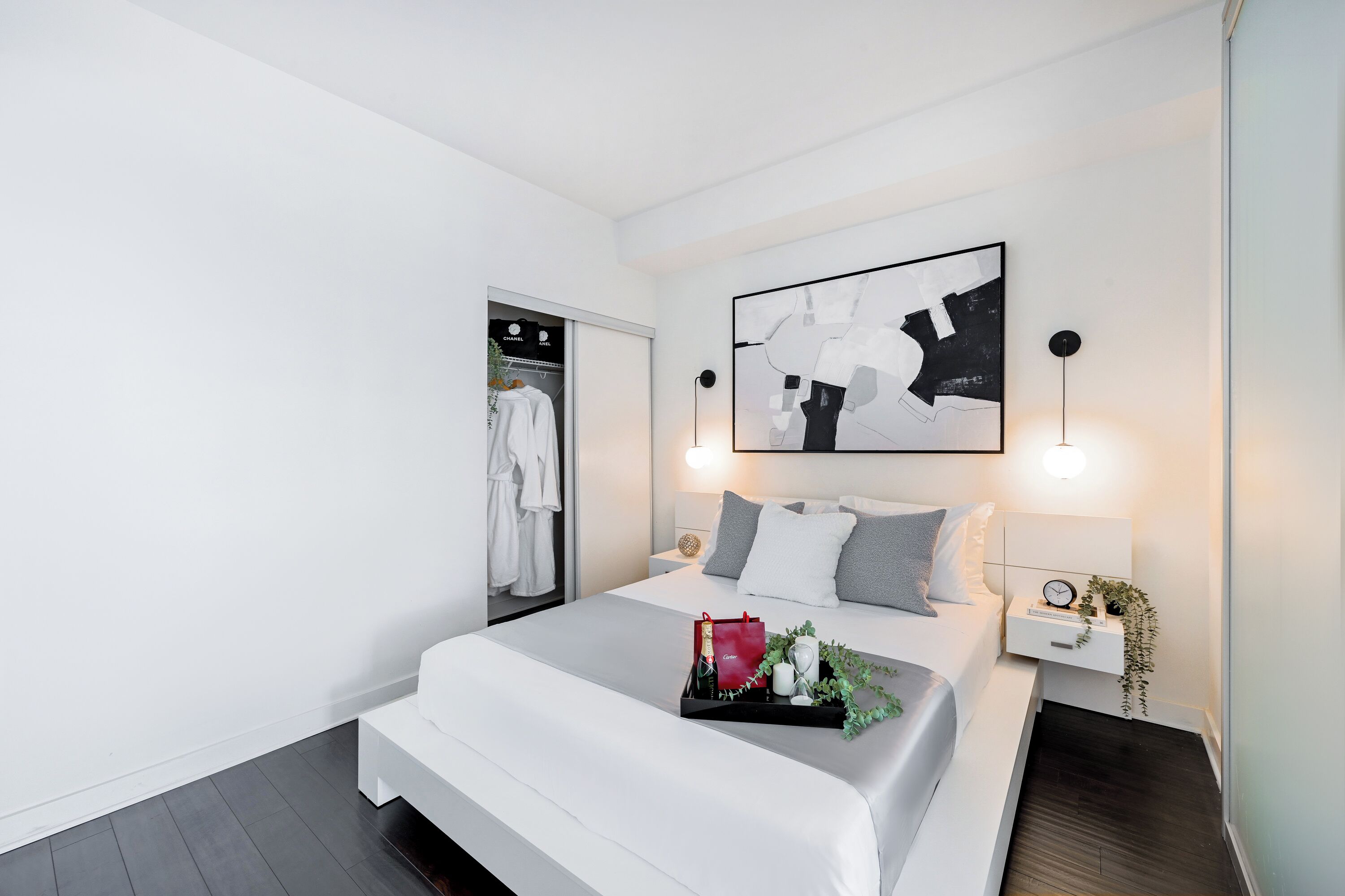 Signature Suite, 1 Queen Bed, Balcony, Lake View