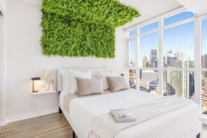 Deluxe Suite, 1 Queen Bed, Balcony, City View - The York Collective - Downtown Toronto (Toronto)