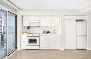 Deluxe Suite, 1 Queen Bed, Balcony, City View | Private kitchen - The York Collective - Downtown Toronto (Toronto)