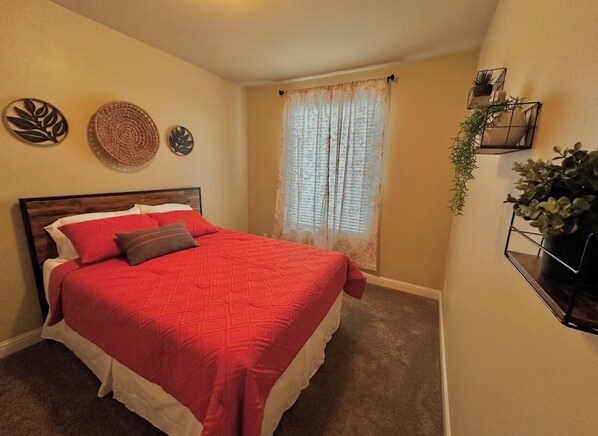 4 bedrooms, iron/ironing board, WiFi, bed sheets