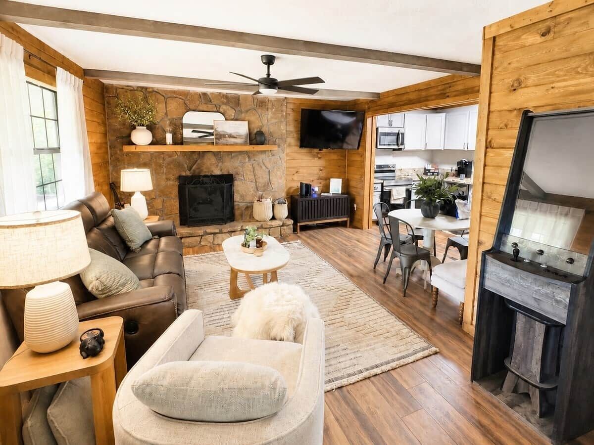 TV, fireplace